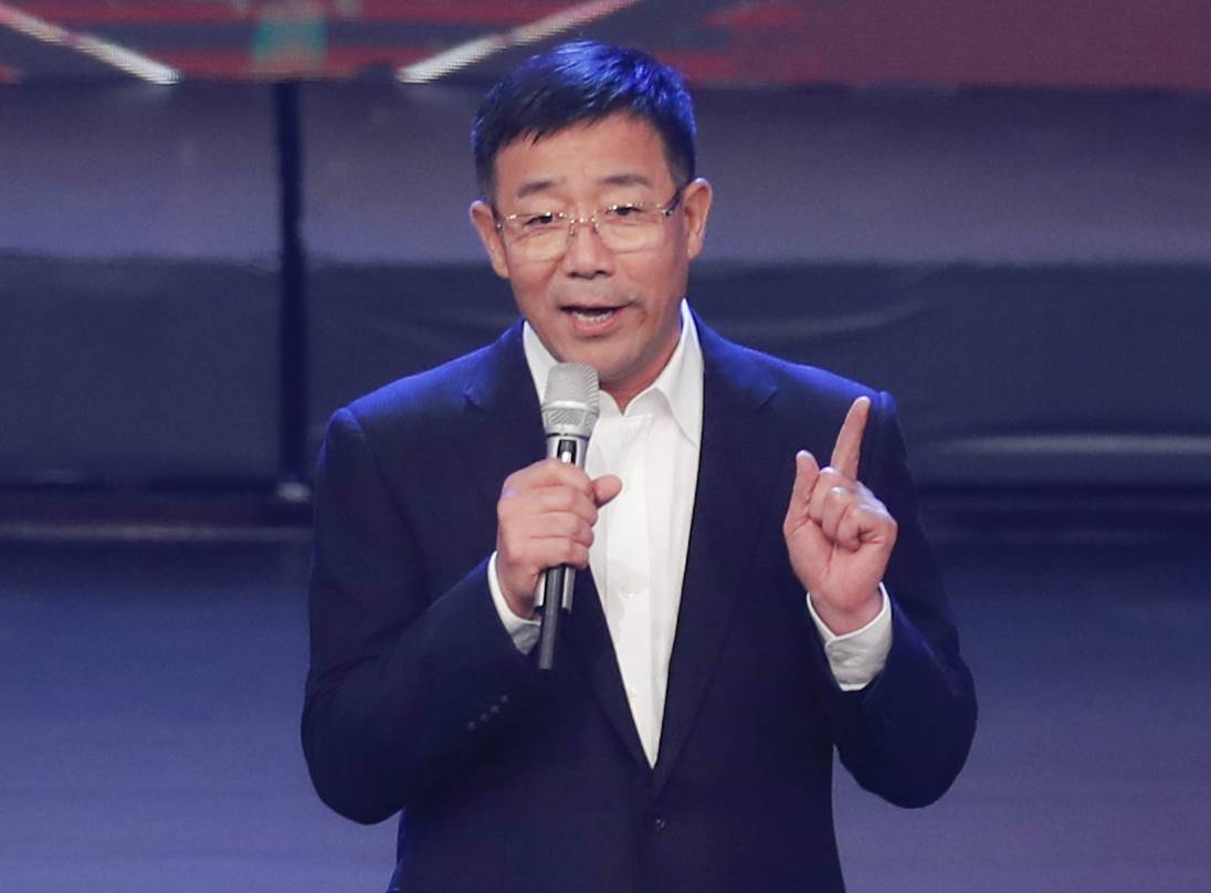 48岁起步,他花了10年把一个濒临倒闭的老作坊打造成400亿“巨无霸”