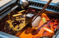 海底捞今日上市,开盘报18.8港元涨5.62%,市值逼近千亿港元