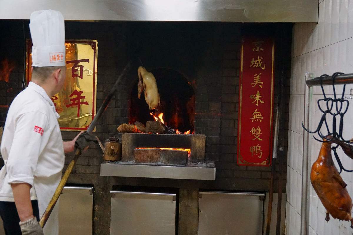 连全聚德的烤鸭都卖不动了,从烤鸭之王跌落神坛全聚德用了几步?